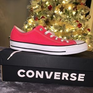 New in box Converse. Women’s size 9
